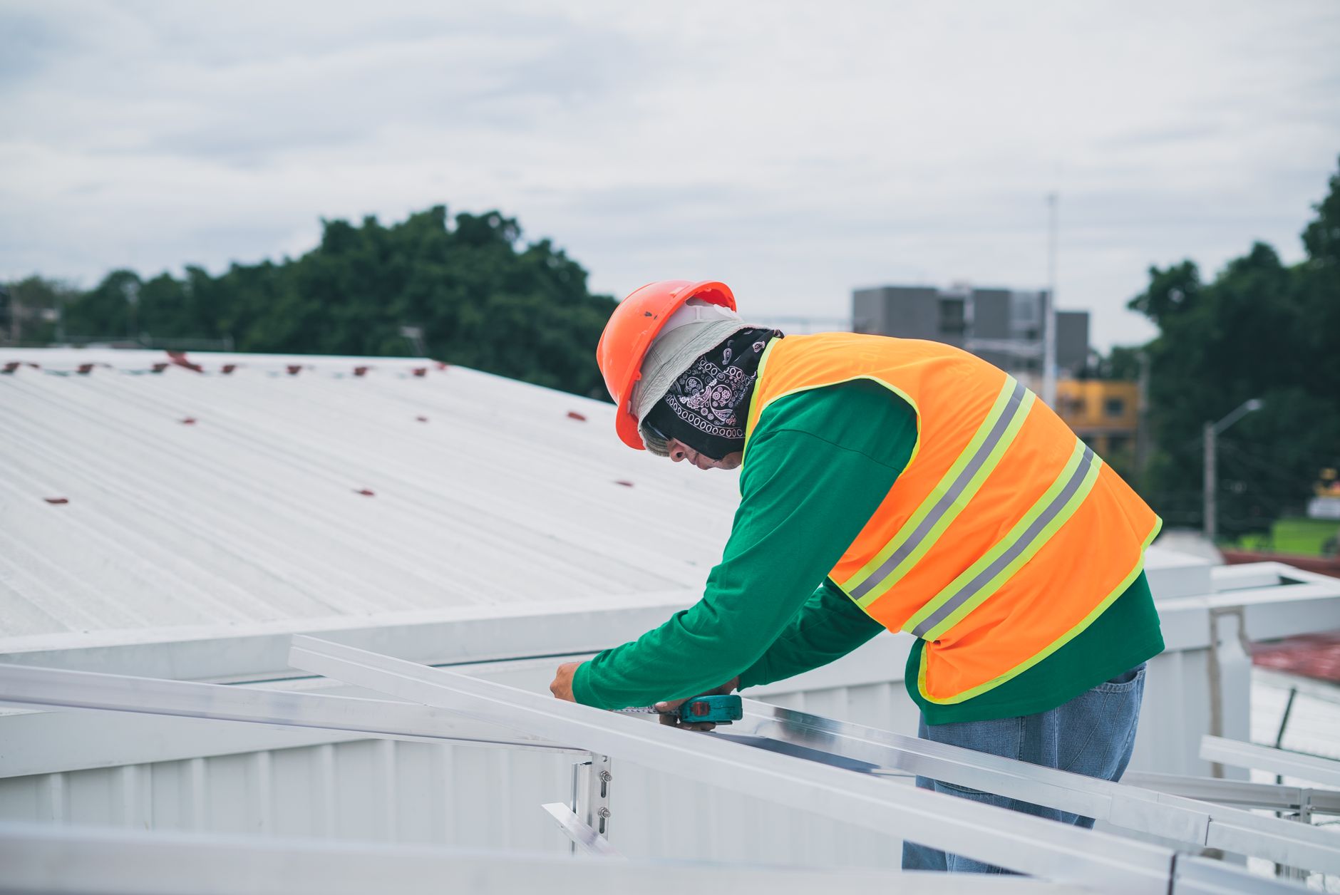 Licensed electrician serving Issaquah WA homeowners